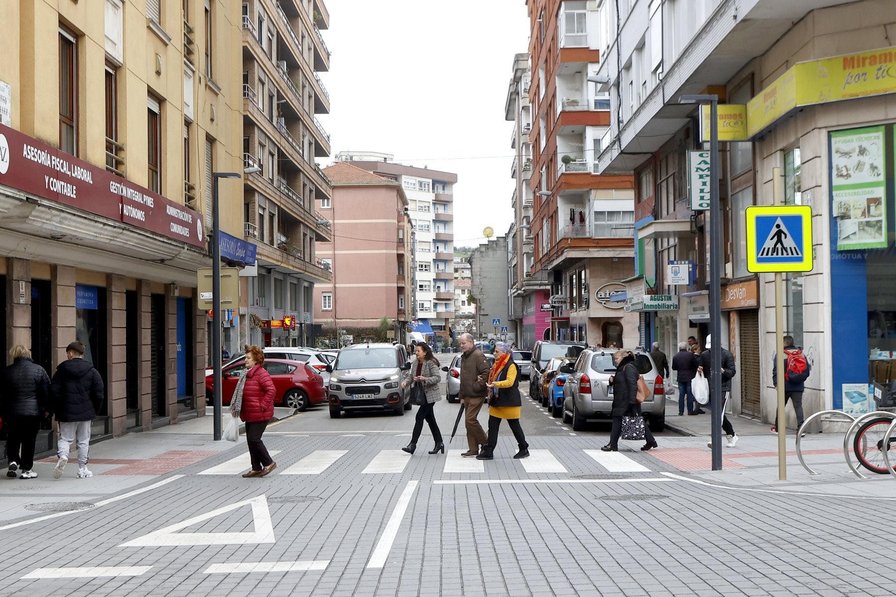 Imagen principal - La futura Zona de Bajas Emisiones ultima su instalación entre quejas