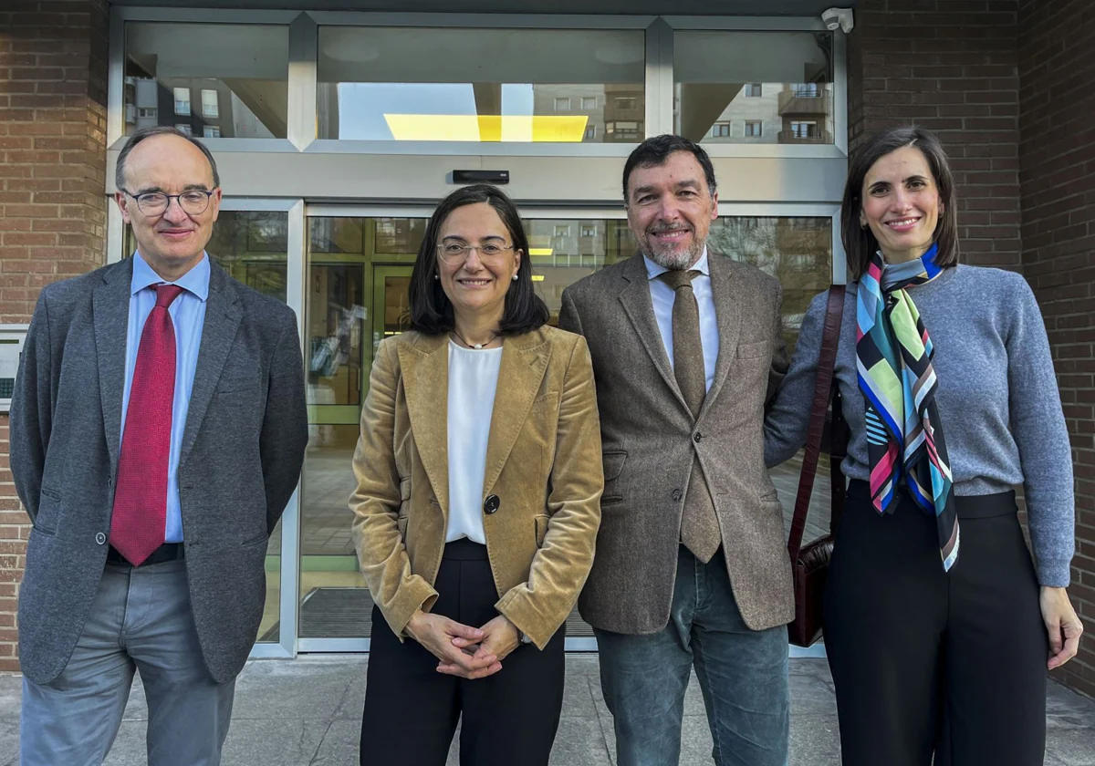 Ángel Cobo, Conchi López, Julio Álvarez y Rebeca Saavedra, esta mañana, tras registrar su candidatura de forma oficial.