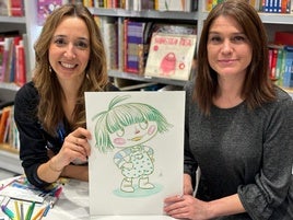 Ruth Pérez, a la izquierda, junto a Laura Súa, con el personaje de Elisa