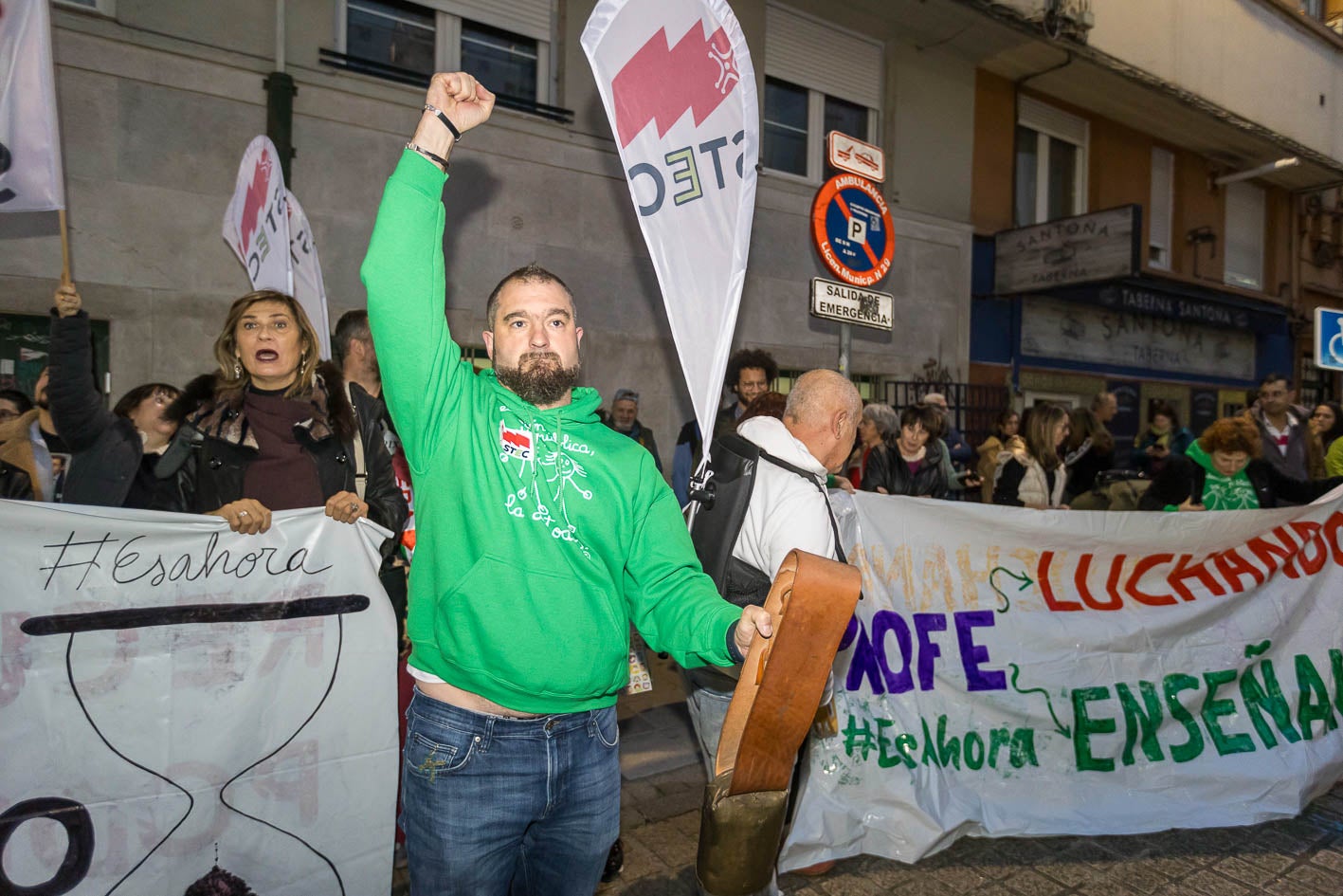 Cencerros, silbatos y pancartas han vuelto a protagonizar la concentración. 