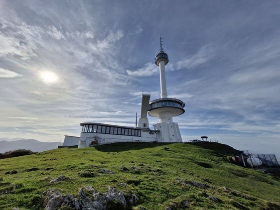 La cima de Peña Cabarga es el punto más alto de la ruta y el que permite unas vistas de gran parte de la región.