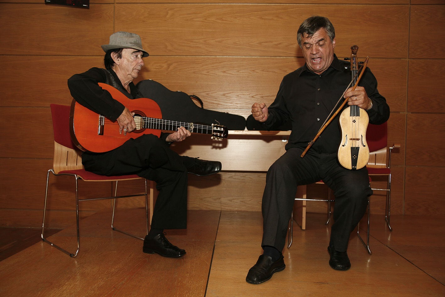 Ramón Fernández y Chema Puente actúan en el Instituto Cervantes de Londres en el año 2008.