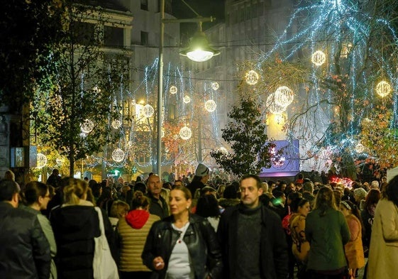 El viernes se iluminaron las calles de Torrelavega.