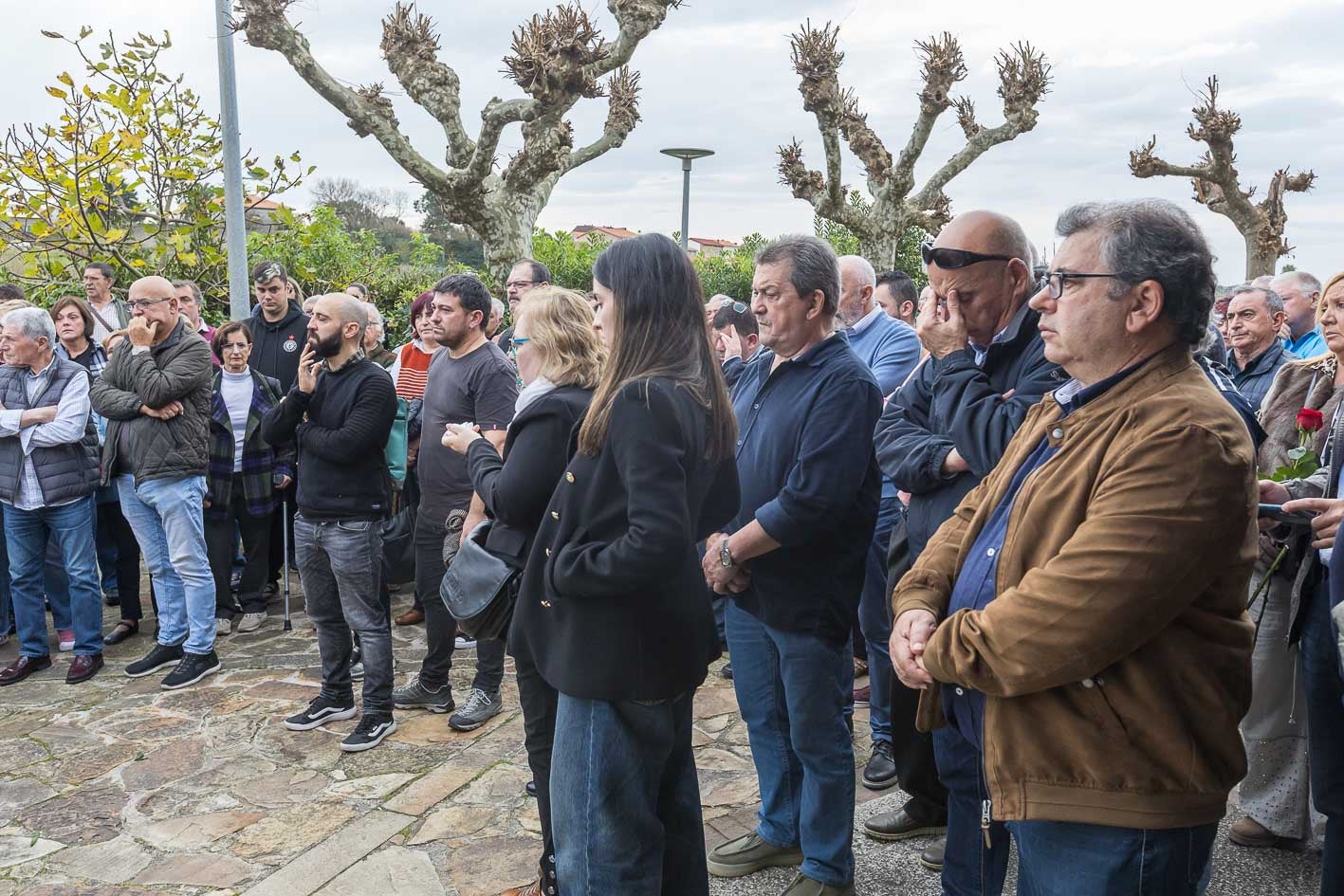 En primer término, el presidente de la Asociación de Vecinos de Cueto, Santiago Sierra.