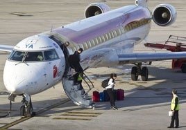 Un avión de Air Nostrum en la pista del Seve