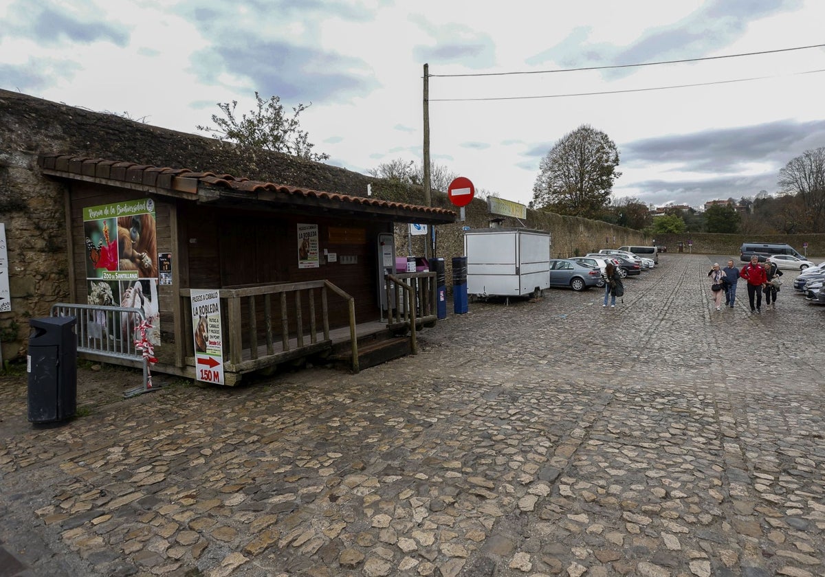 Imagen de la sede de Iberpark, ubicada en la Plaza del Rey, donde la Guardia Civil realizó el registro.