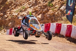 Abel González, con su carcross en una de las citas de esta temporada.