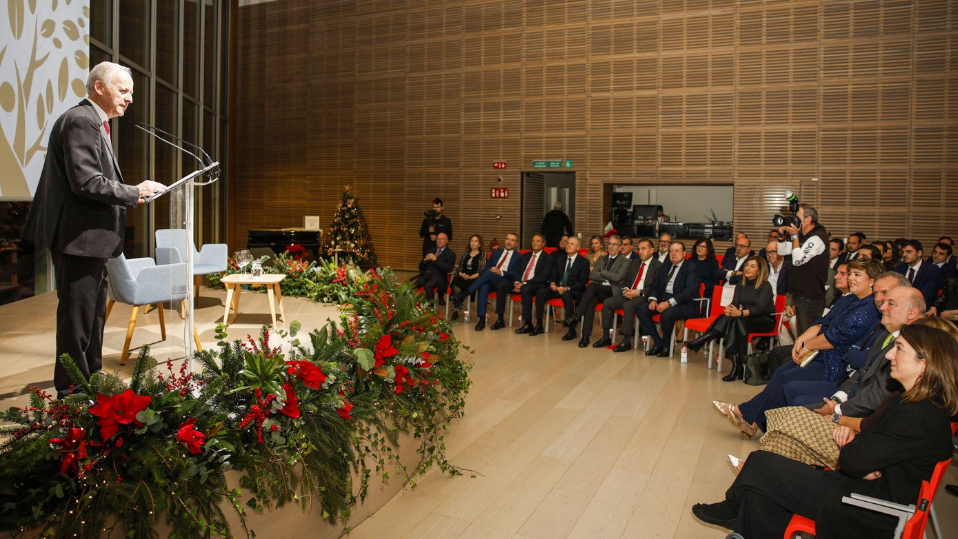 El presidente de Acefam se dirige al público asistente en el aniversario de la organización celebrado este miércoles en el Centro Botín.