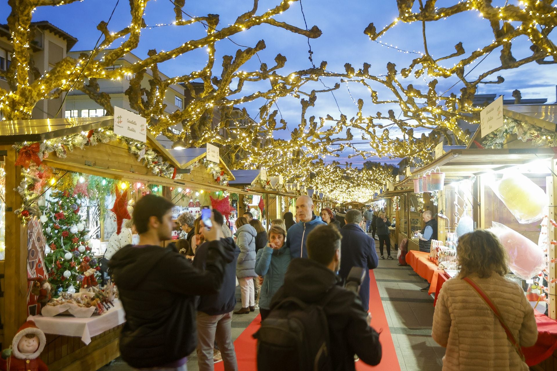 Luz y color en Torrelavega para dar el pistoletazo de salida a las Navidades.