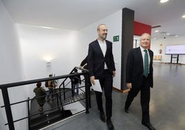 López Estrada y Arasti visitan las instalaciones del Centro de Orientación y Emprendimiento (COE) de Cantabria, en el Barrio Covadonga.