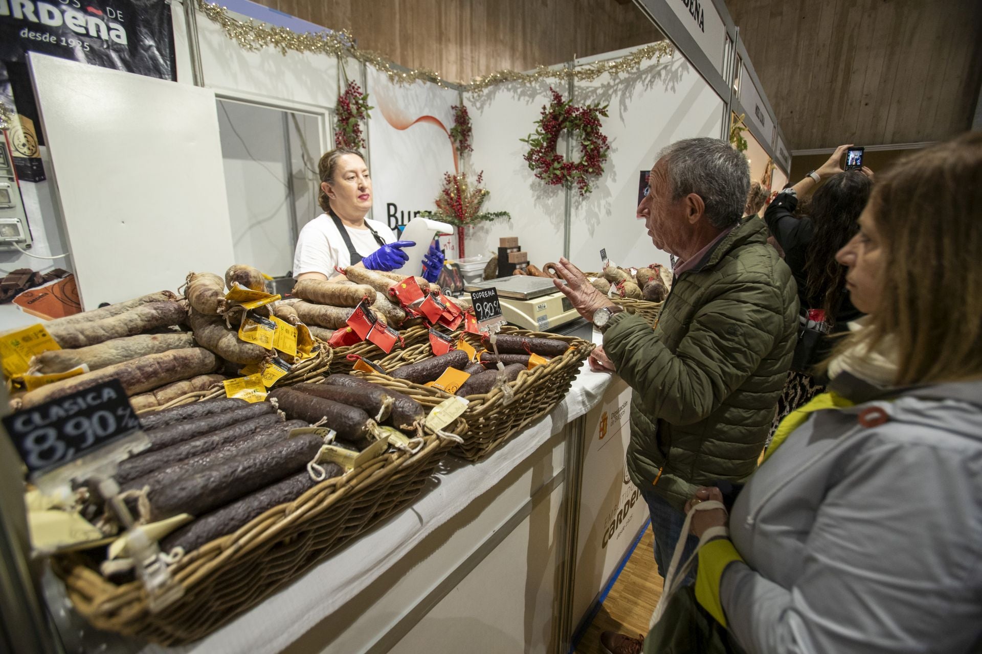 Este año es Burgos la provincia que recala en el Palacio de Exposiciones para dar a conocer productos como alubias, vinos con denominación de origen de Arlanza y Ribera del Duero o sus carnes y, por supuesto, sus morcillas y demás embutidos. 