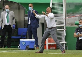 José Luis Oltra, durante su etapa en el Racing.