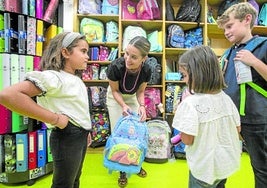 El material escolar es uno de los gastos que afrontan los padres todos los años.