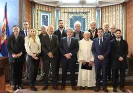 Representantes de los ayuntamientos y el prior Francisco García.