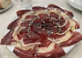 Plato de cecina de León.