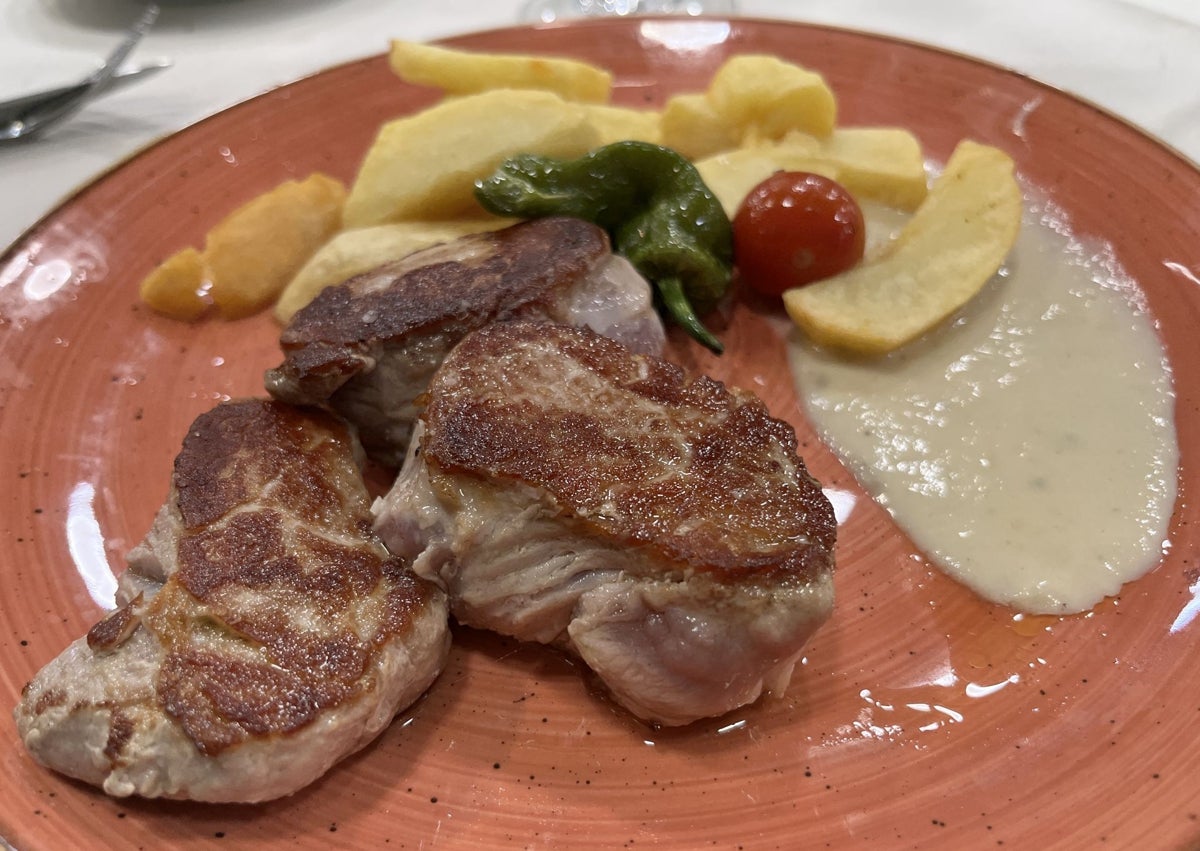 Imagen secundaria 1 - Croquetas de jamón, solomillo ibérico al queso de Tresviso y tarta Lottus. 