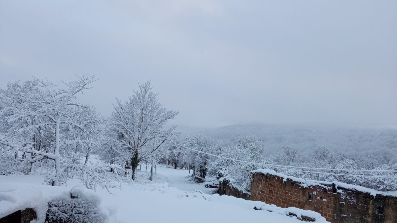 Gruesa capa de nieve en Salcedo