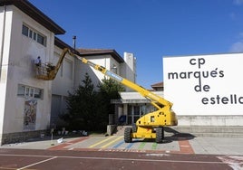 El CEIP Marqués de Estella es uno de los colegios donde Daniel Fernández, portavoz del PSOE santanderino, denuncia deficiencias.