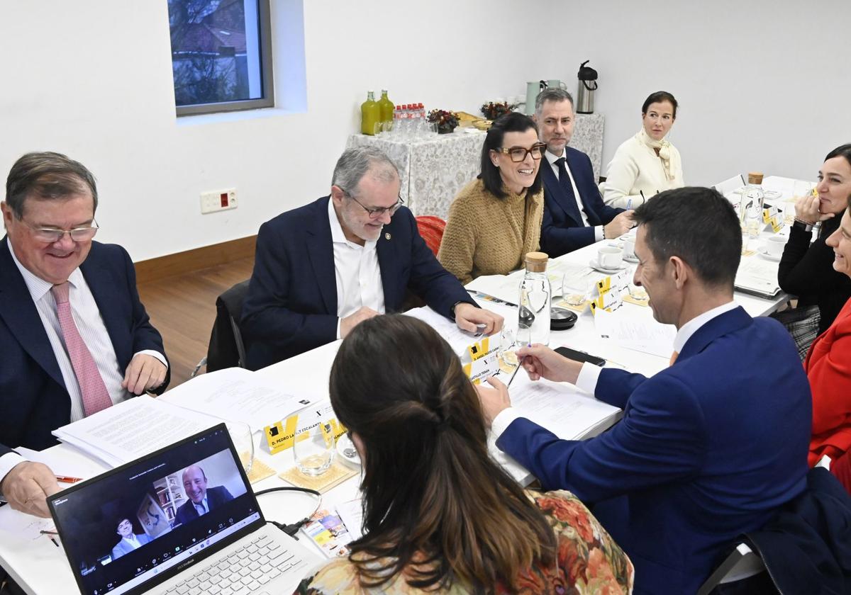 Imagen de la reunión del Patronato de la Fundación en la sede de Santander Creativa, en Enclave Pronillo.