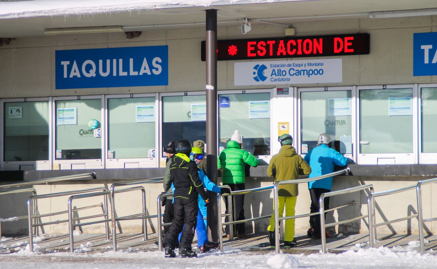 La presencia de gente  en las instalaciones fue muy repartida entre las distintas franjas horarias, lo que facilitó los trámites a la hora de acceder tanto a la taquilla como al alquiler y la cafetería.