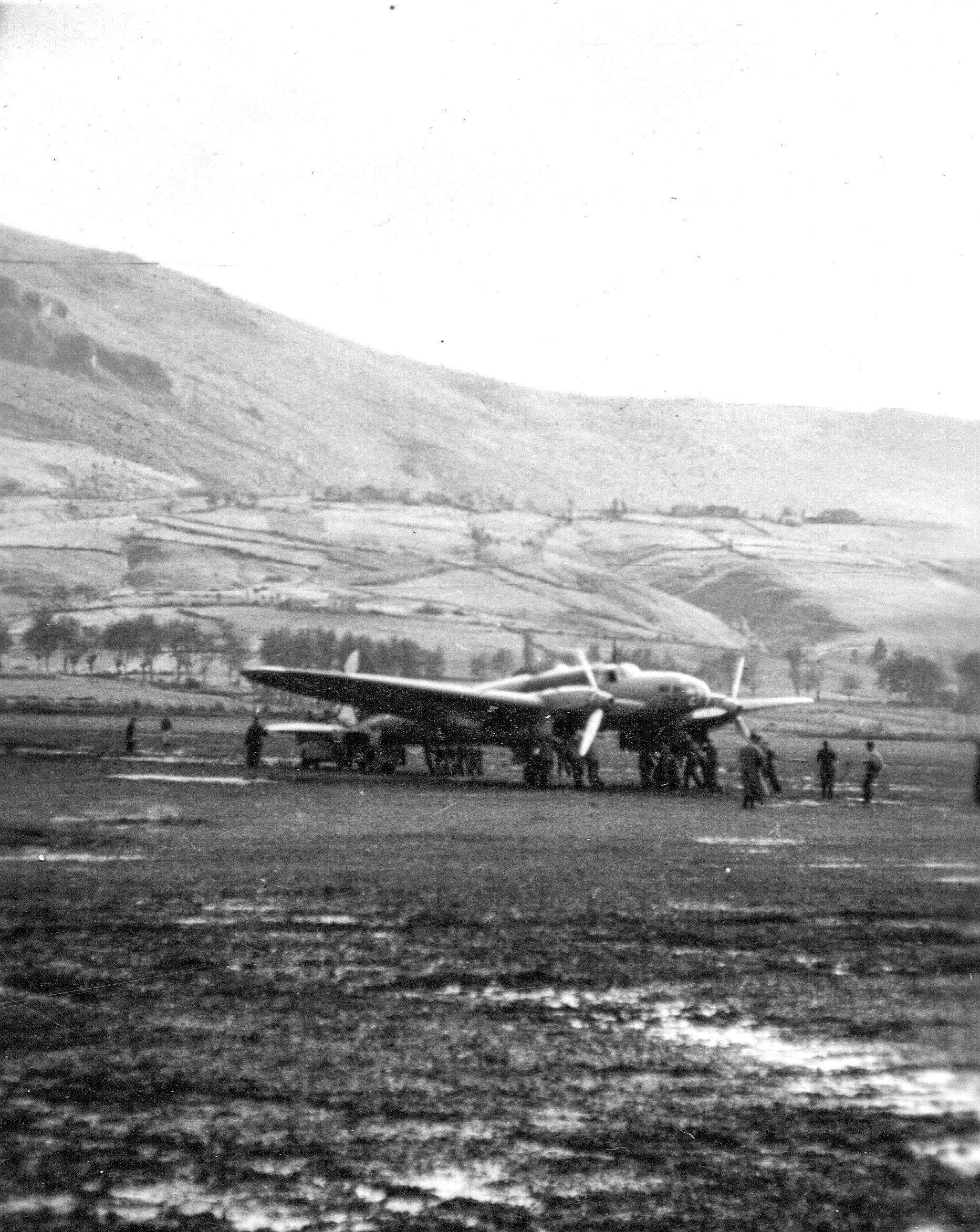 Bombardero Heinkel HE 111 listo para despegar desde el aeródromo de Pontejos.