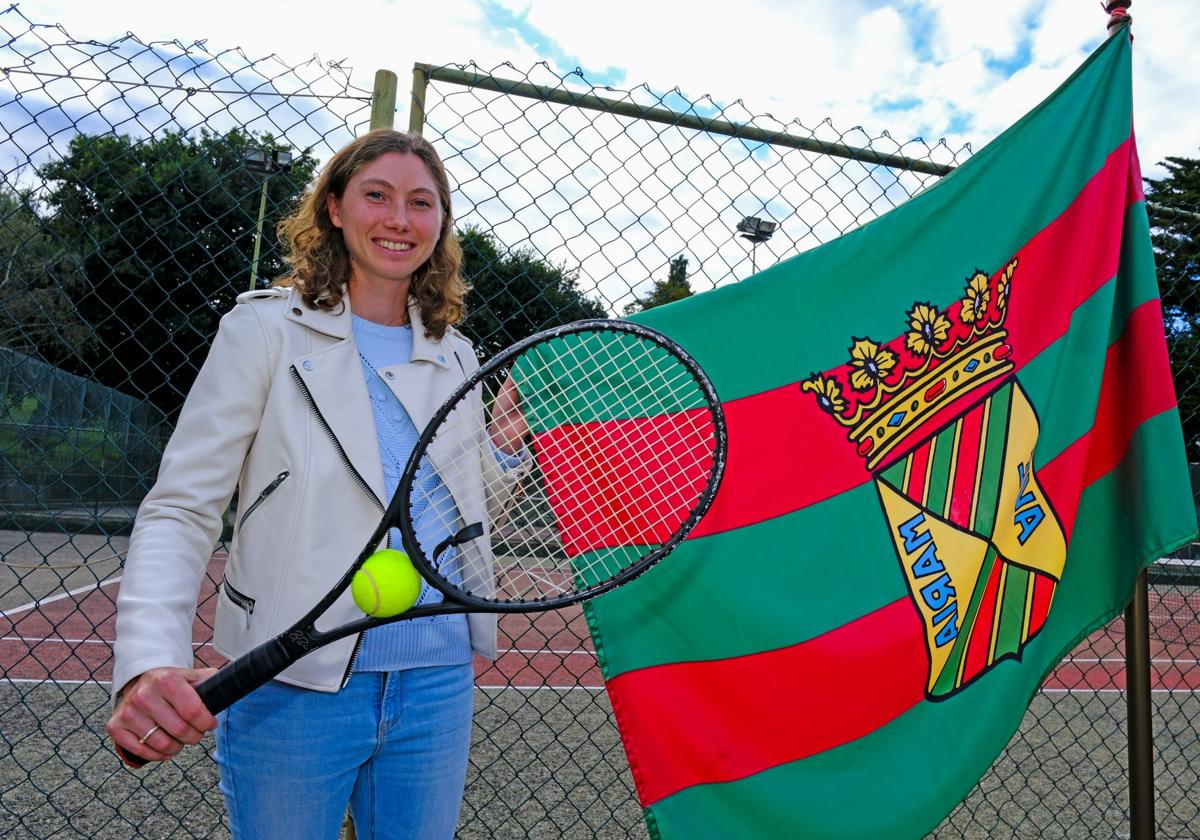 Cristina Bucsa, durante el homenaje que la tributó el Círculo de Recreo de Torrelavega.