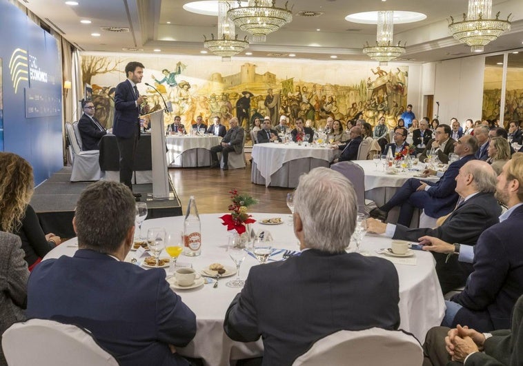 Decenas de empresarios se congregaron en el Hotel Bahía para asistir al foro económico de El Diario Montañés, el último del año 2024.