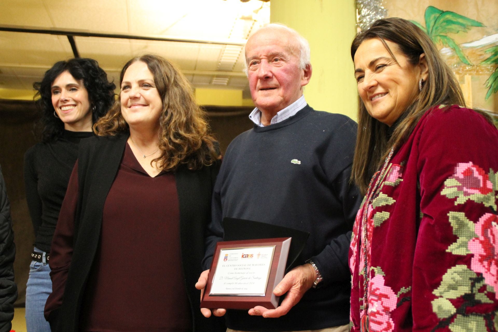 Manuel Ángel García fue otro de los mayores que recibieron el homenaje tras cumplir 86 años. 