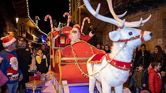 Papá Noel aterrizará el lunes en Cartes después de seguir volando durante el fin de semana