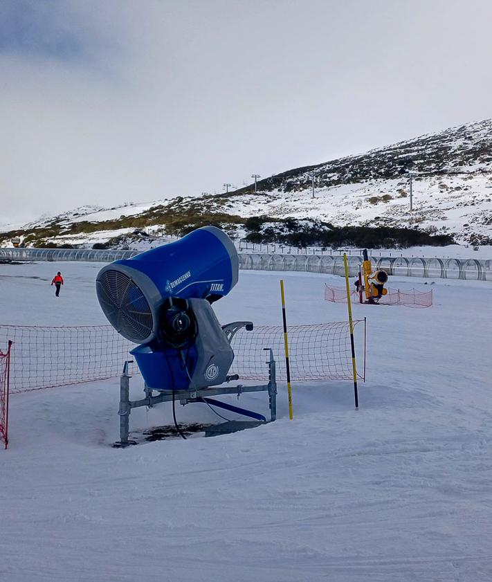 Imagen secundaria 2 - La falta de nieve complica la continuidad de la temporada en Alto Campoo