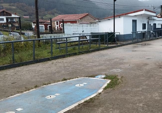 Bolera de la Peña Pero Niño, en Sovilla.