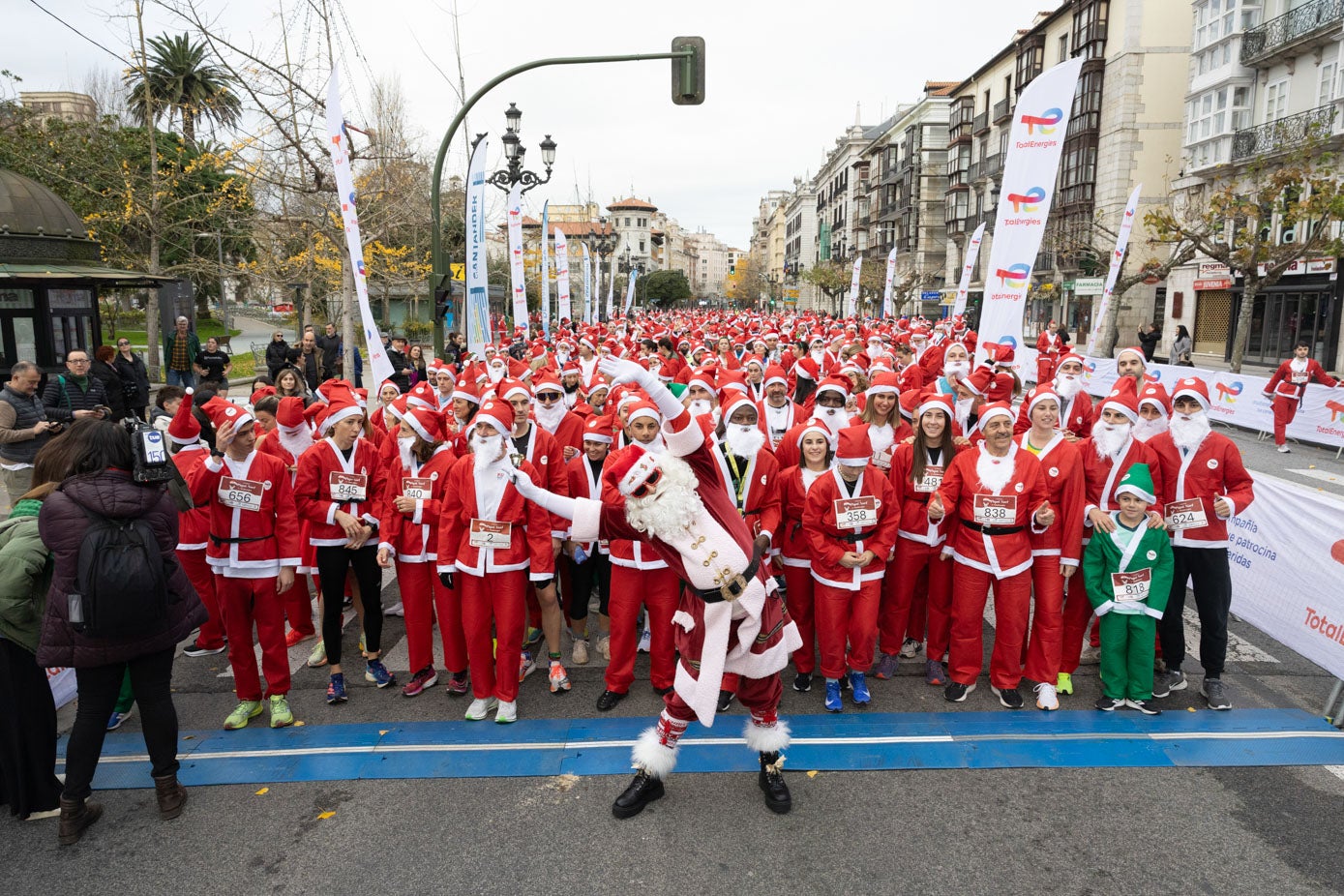 Búscate en la carrera de Papá Noel de Santander