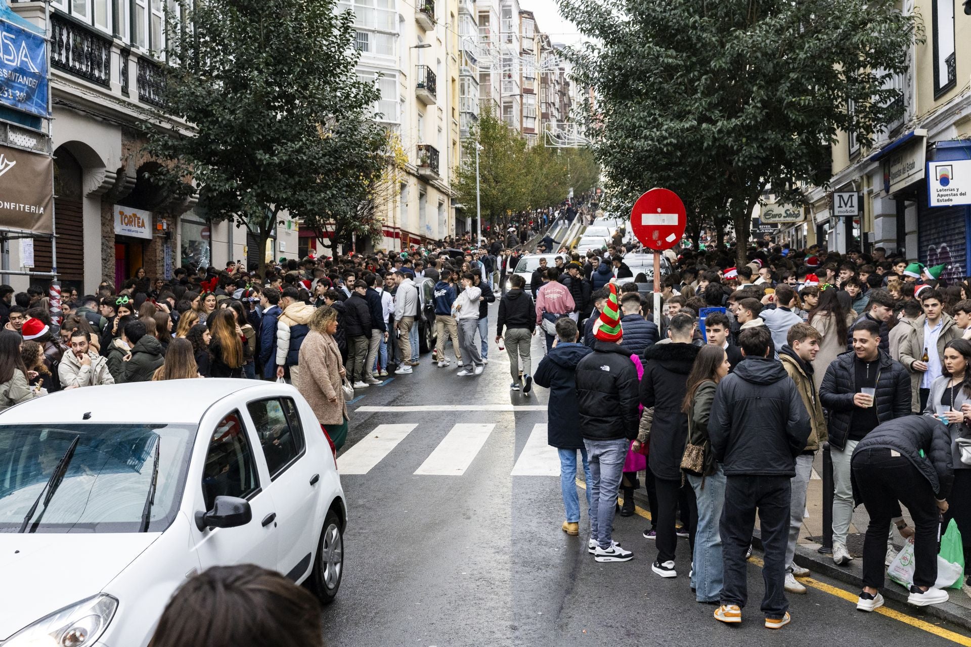 La calle Lope de Vega ha sido uno de los puntos de celebración de botellones en la capital cántabra.