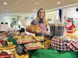 Sandra Martínez, en el estand del Centro Comercial Peñacastillo. DM