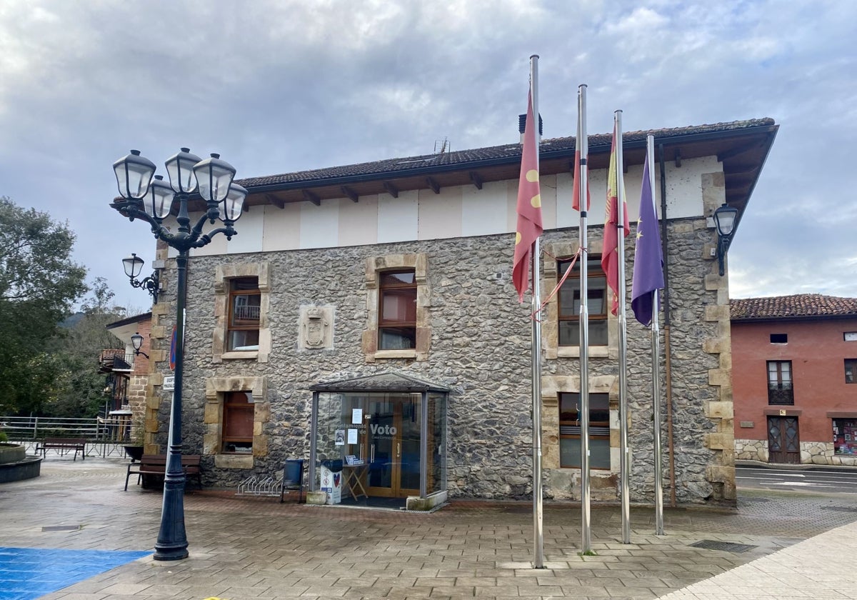 Casa Consistorial de Voto, en Bádames.