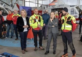 La consejera Isabel Urrutia, con traje gris, en un acto reciente.