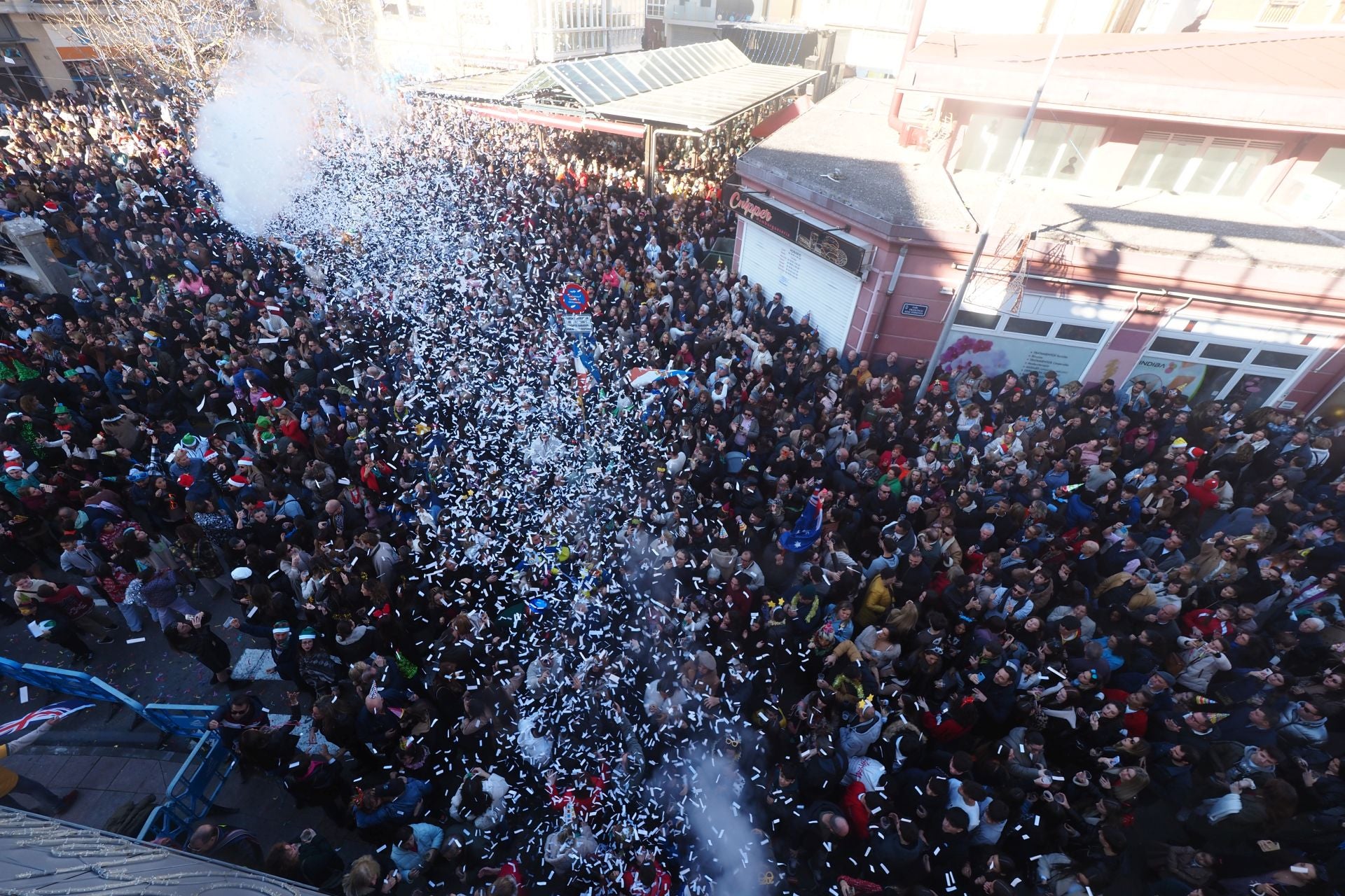 Todos celebran la llegada del nuevo año.