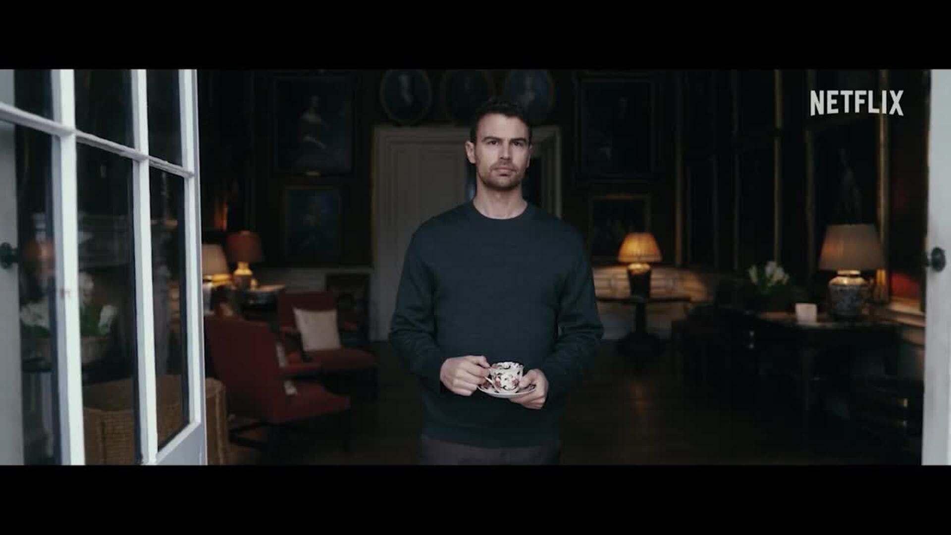 Theo James es un aristócrata británico en 'The Gentlemen', serie de Guy Ritchie