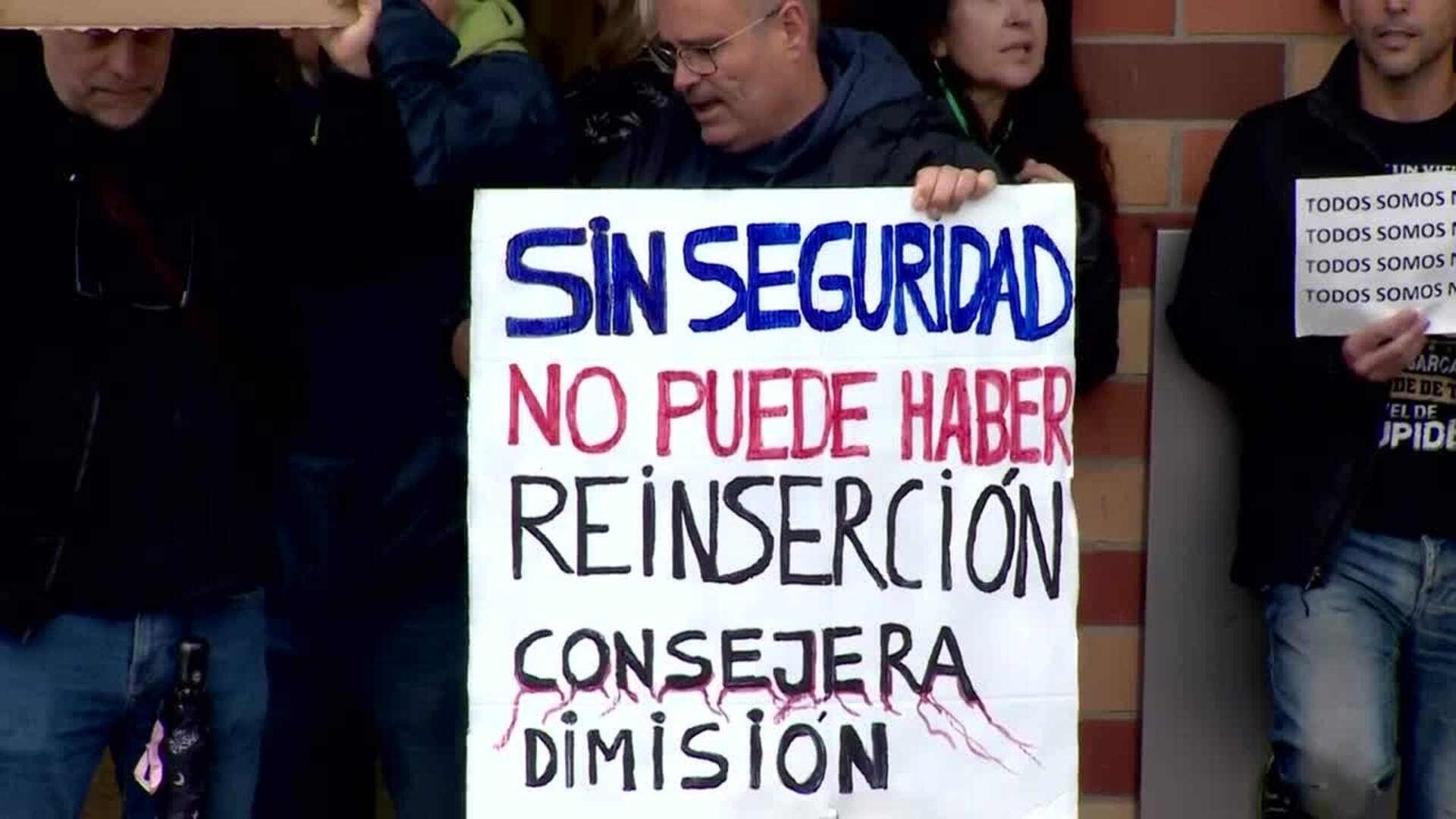 Unos 60 funcionarios protestan ante Brians 2 (Barcelona) mientras se espera la salida de Alves