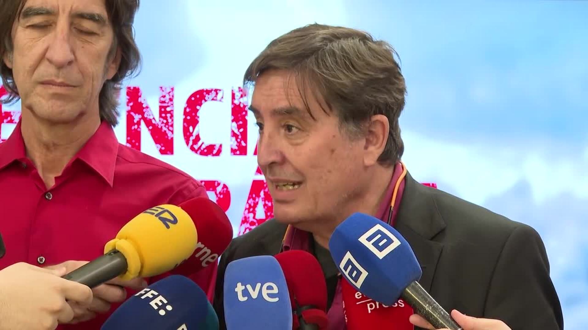 García Montero insta a reflexionar acerca de cuál es la situación de la democracia