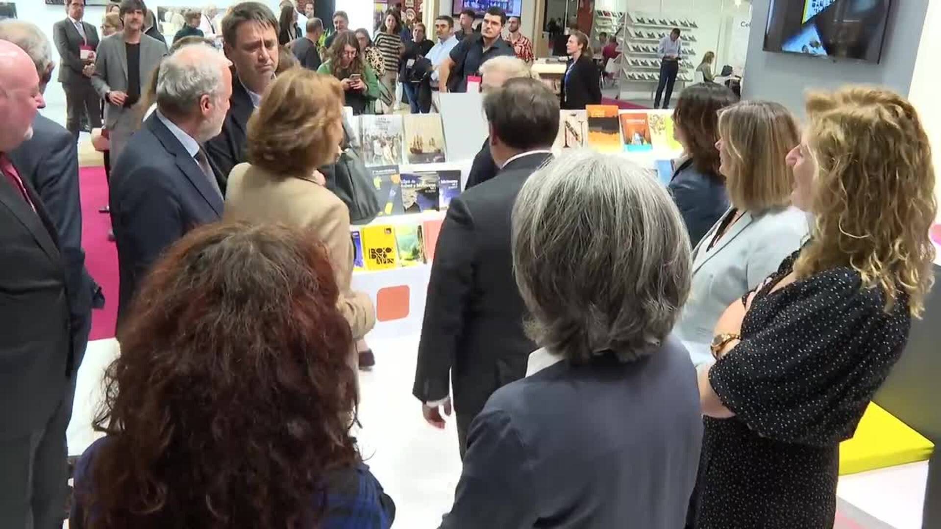 Albares visita la feria Liber 2024 en la Fira de Barcelona
