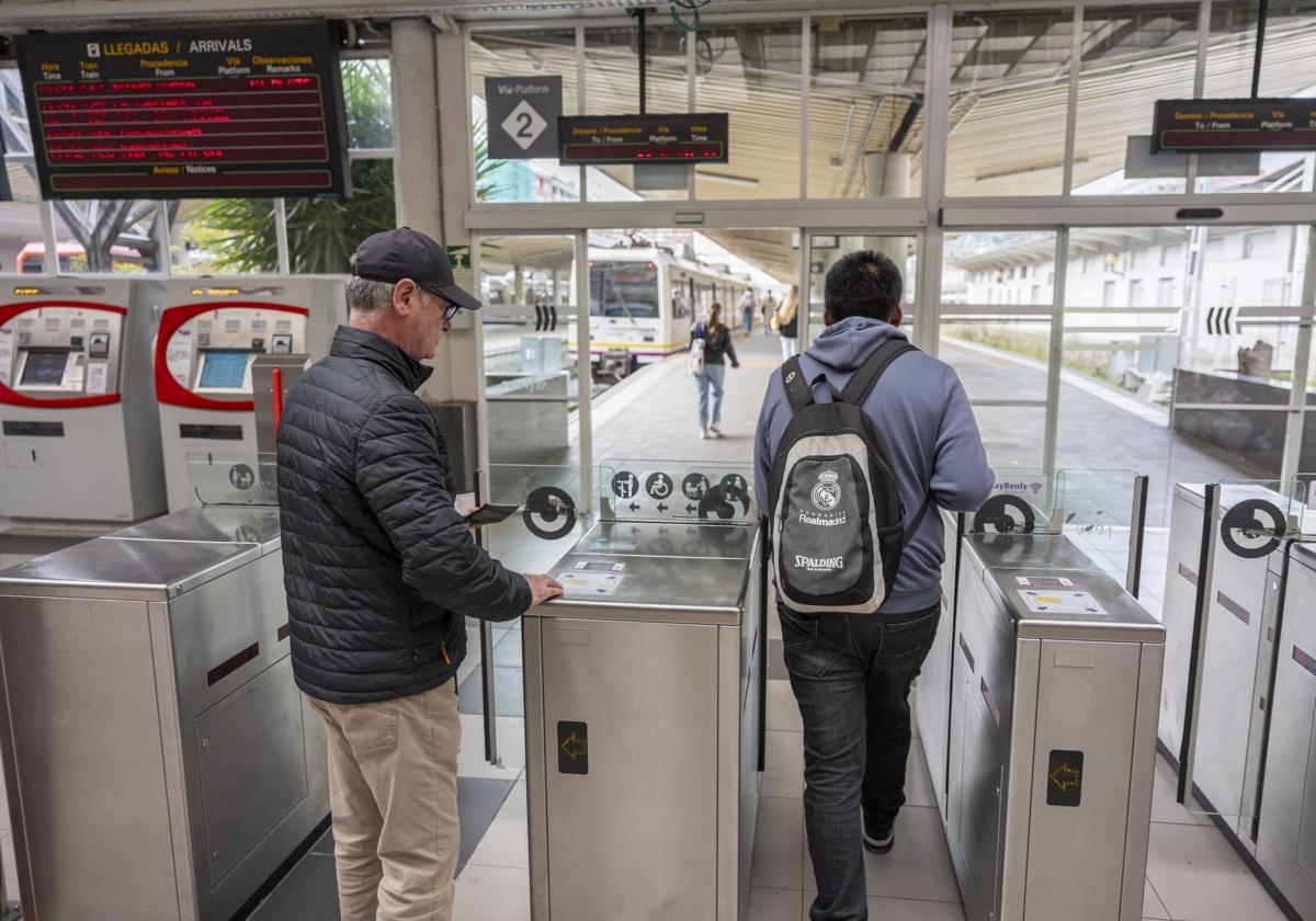 El Ministerio prorroga 'in extremis' las ayudas en las líneas de tren y autobús