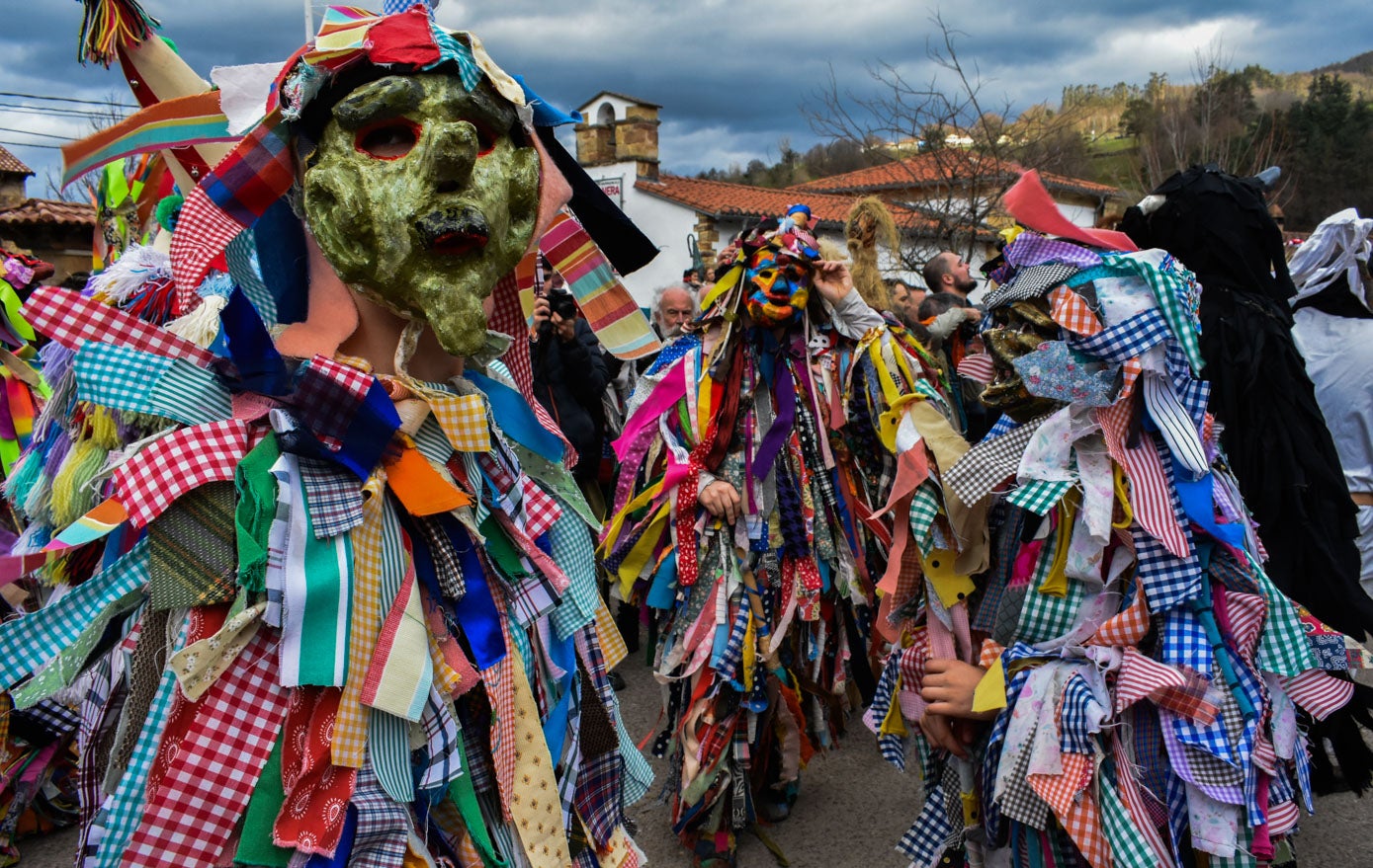 Los traperos pusieron color a la comitiva.