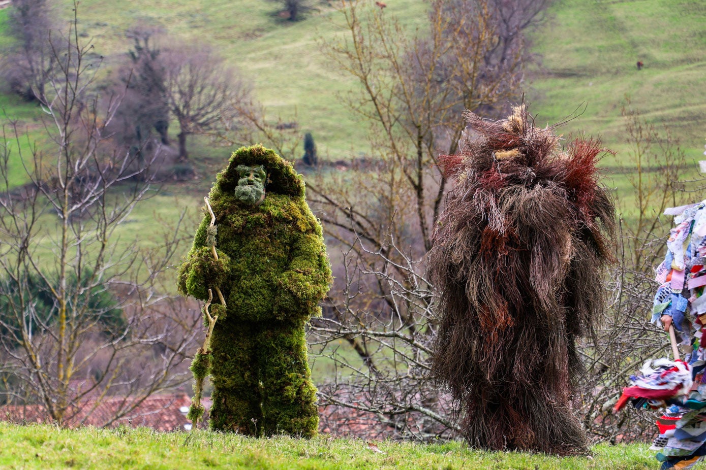 Sin duda uno de los trajes más llamativo y fotografiado es el del árbol y el musgo.