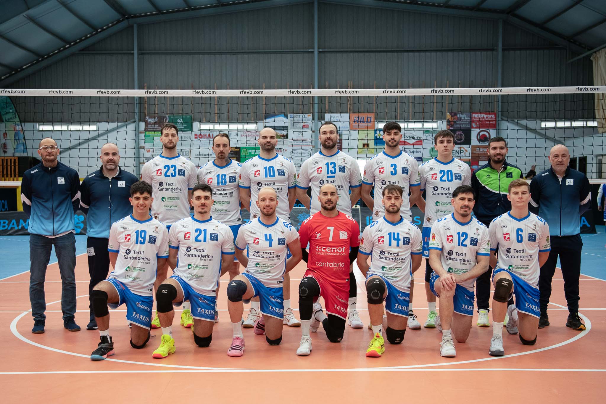 Los jugadores del Textil posan antes de la final.