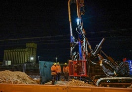 Los trabajadores de la obra tuvieron que parar el trabajo este lunes.