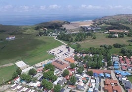 Vista aérea de parte del camping Arenas de Ajo, en el municipio de Bareyo.