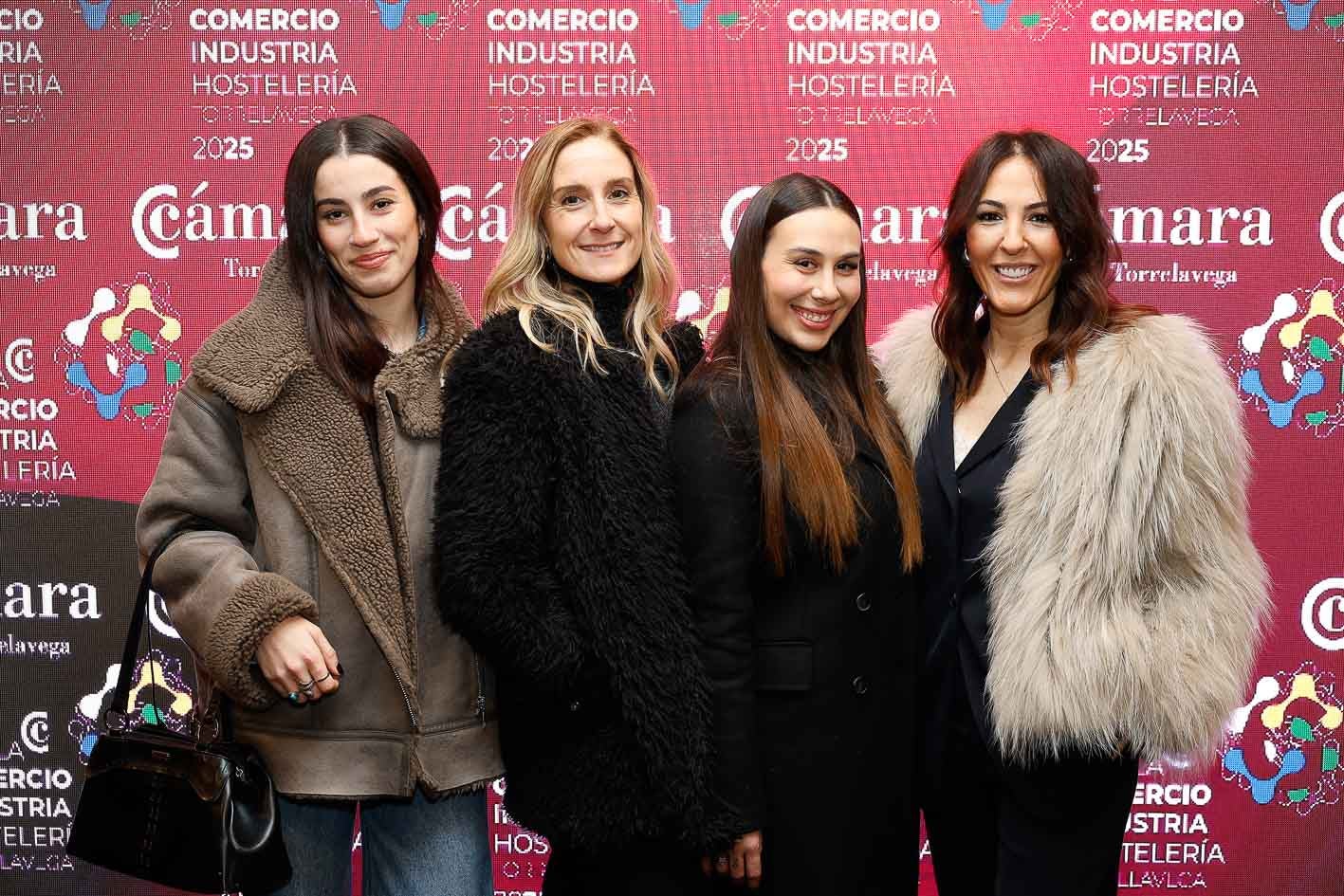 Lucía Barquín, Carmen Saiz, Paula Alonso, Raquel Saiz. 