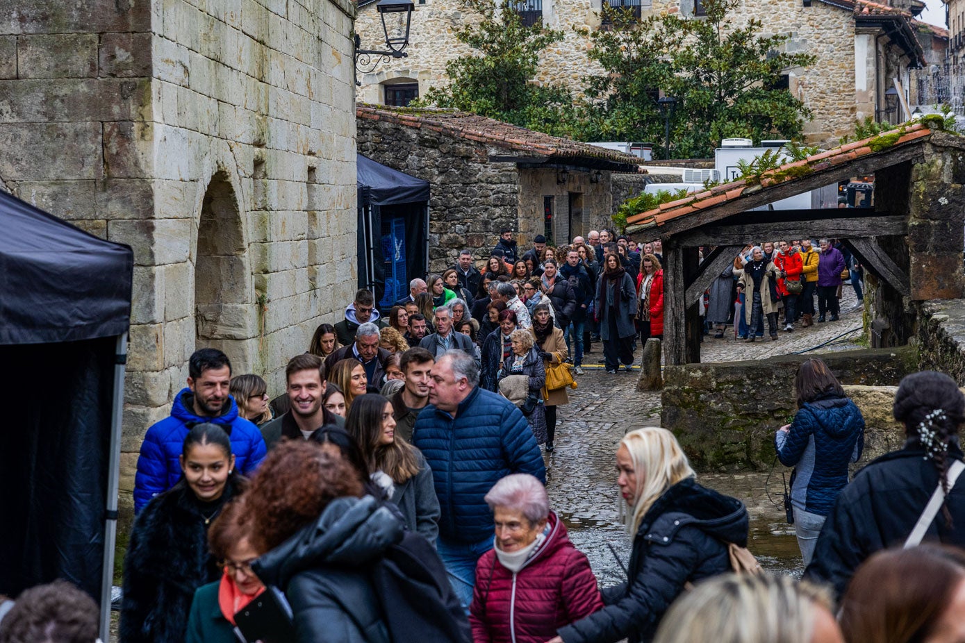 Los 120 comensales entran al Museo Jesús Otero, donde se rodó la cata.