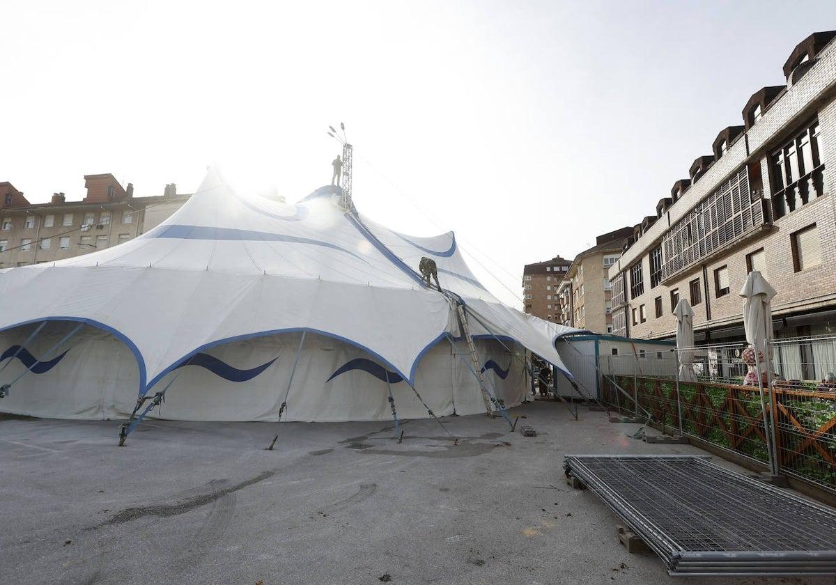 Carpa del circo en el Zapatón.